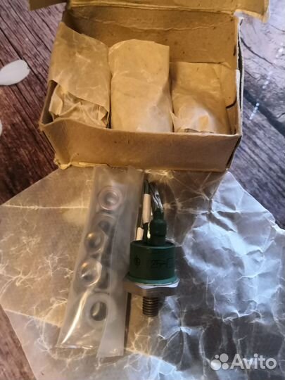 Тиристор Т-25