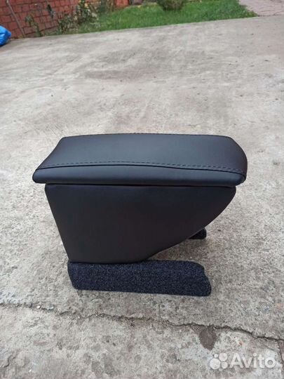 Подлокотник