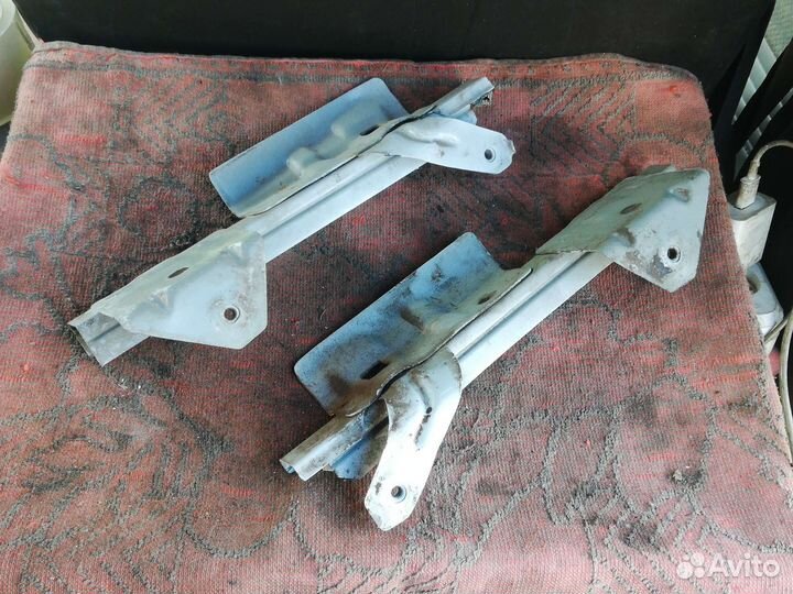 Направляющая стекла двери Лада Ларгус