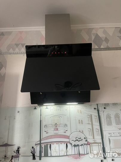 Вытяжка наклонная