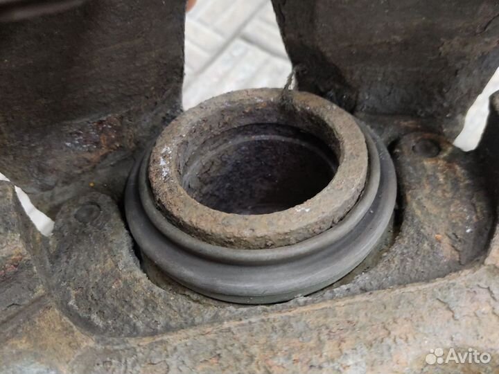 Суппорт передний левый Opel Astra H