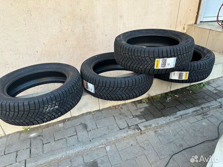 Pirelli Ice Zero 235/55 R20