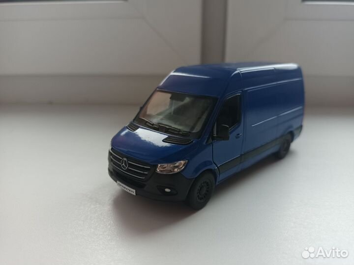 Mercedes 1:48 Kinsmart