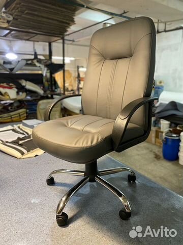 Офисное кресло