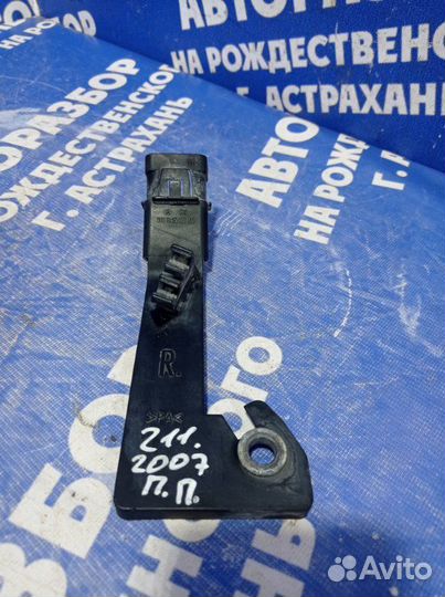 Кронштейн датчика ABS Mercedes-Benz W211 универсал