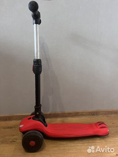 Самокат трехколесный
