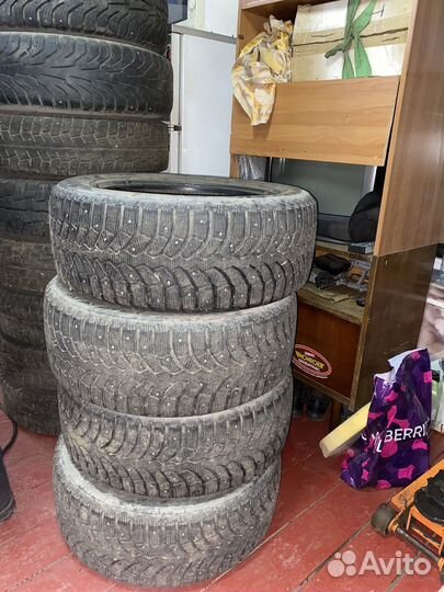 Bridgestone Blizzak Spike-01 235/55 R17 103T