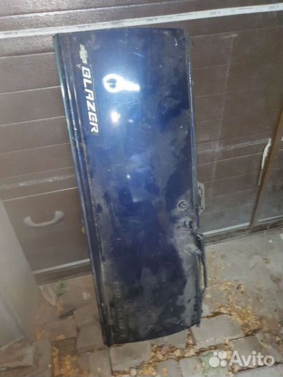 Крышка багажника нижняя на шевроле блейзер