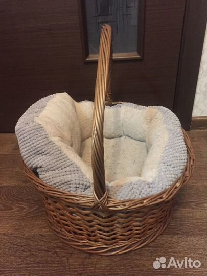 Плетеная лежанка для кошки или собаки