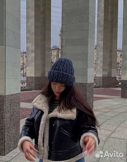 Объемная вязаная шапка ручной работы zara
