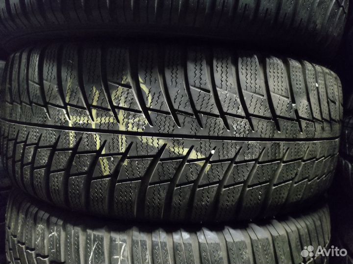 Bridgestone Blizzak LM-001 215/50 R17