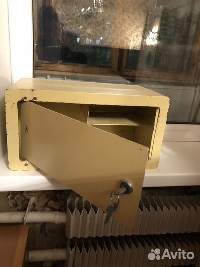 Сейф металлический