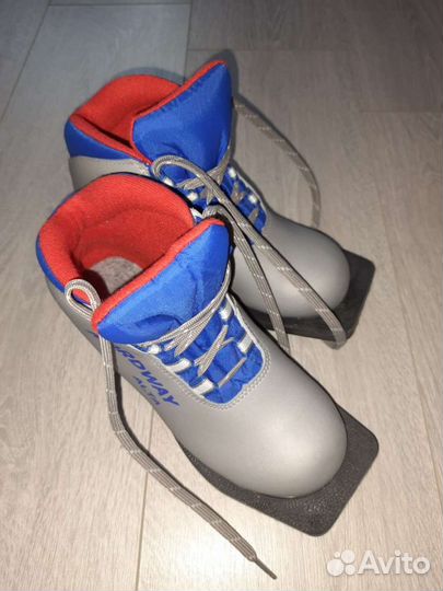 Лыжные ботинки