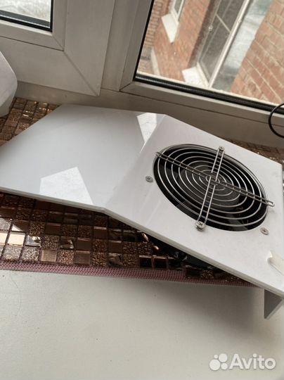 Вытяжка для маникюра и педикюра