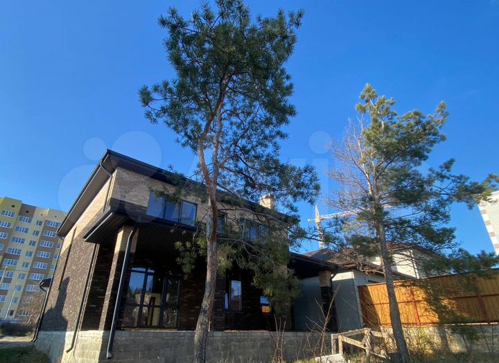 Дом 220 м² на участке 5 сот.