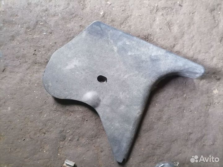 Обшивка стойки передней левой Mercedes Benz E-Klas