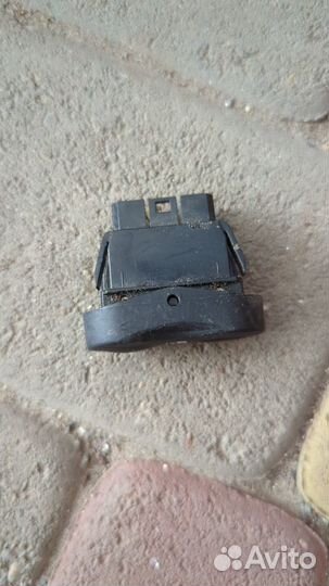 Кнопка стеклоподъемника (Renault Sandero