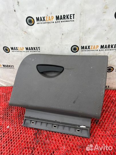 Бардачок Ford Focus 1 седан 2.0 zetec 2003