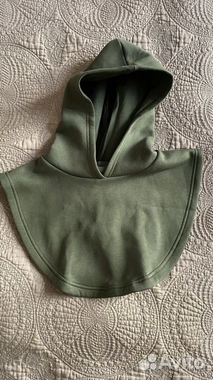 Манишка с капюшоном