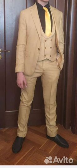 Костюм тройка на мальчика р.44, рост 164