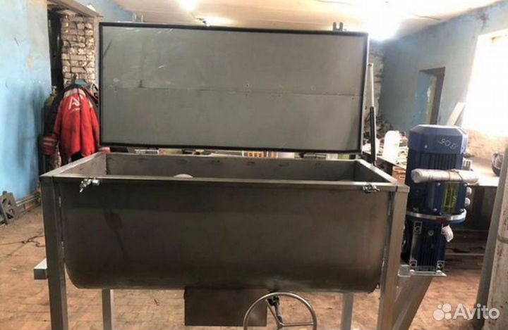 Горизонтальный смеситель с ленточной мешалкой