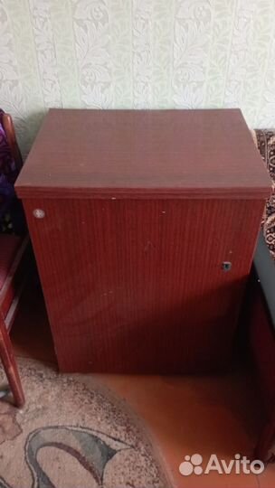 Швейная машина ножная с тумбой