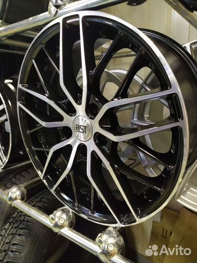 Диски R17 5x114,3 et45 d 60,1 X'trike Rst Новые