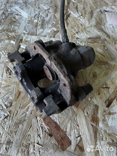 Суппорт задний правый ford focus 2