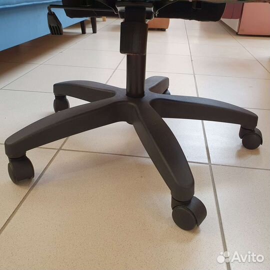 Офисное кресло 