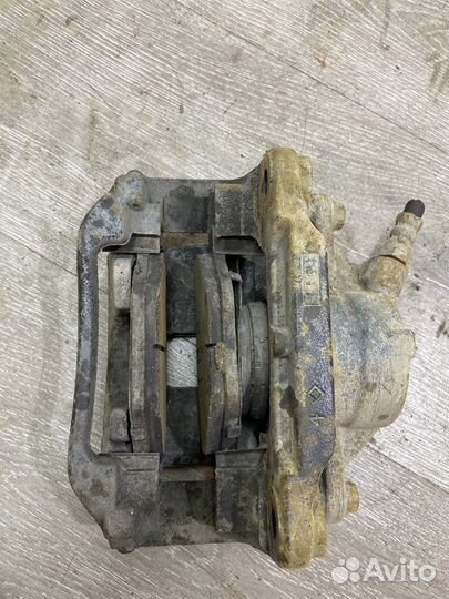 Суппорт тормозной передний левый Renault Megane