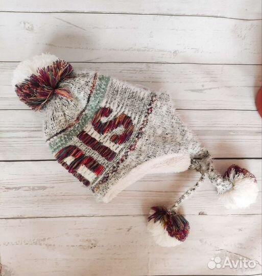 Шапка для девочки из Парижа теплая