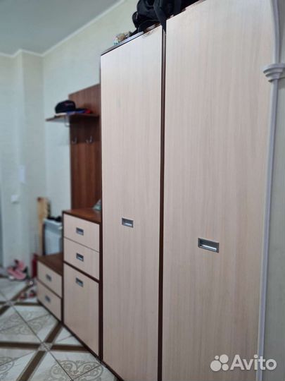 Прихожая с двумя шкафами, бу