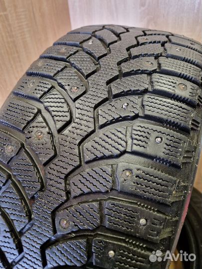 Bridgestone Blizzak Spike-01 215/50 R17 91T