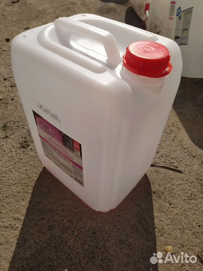 20 литровые канистры