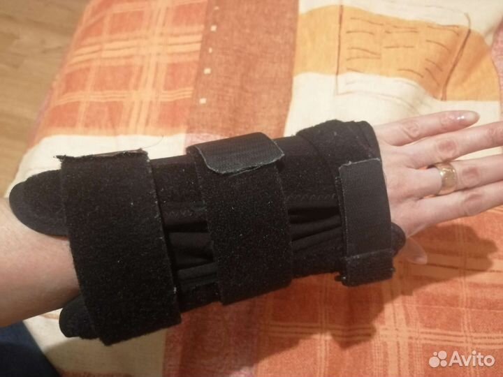 Ортез на лучезапястный сустав левый