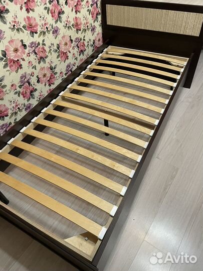 Кровать с матрасом односпальная