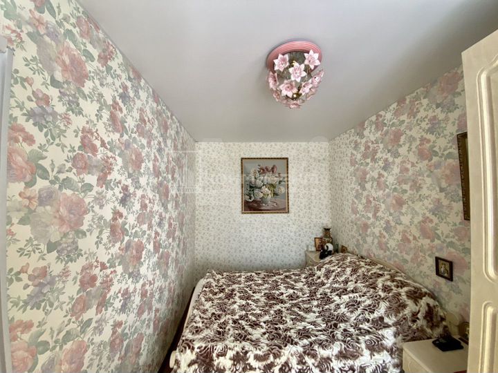 2-к. квартира, 40 м², 2/4 эт.