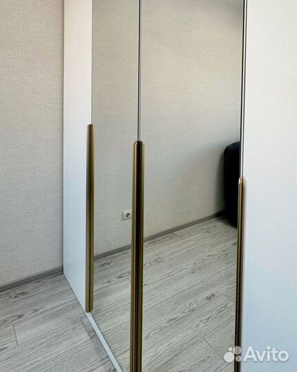 Шкаф в комнату