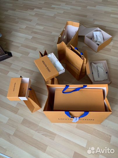 Продам коробки, пакет и пыльник, карточки louis vu