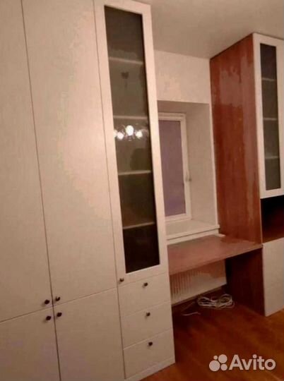 Рабочая зона в углу у окна