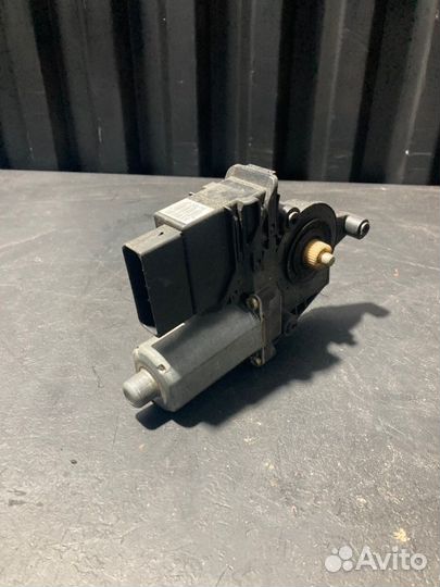 Моторчик стеклоподъемника Volkswagen Passat