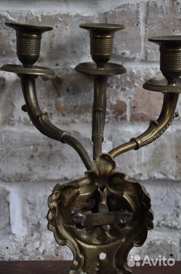 Бронзовый подсвечник на три свечи, настенный