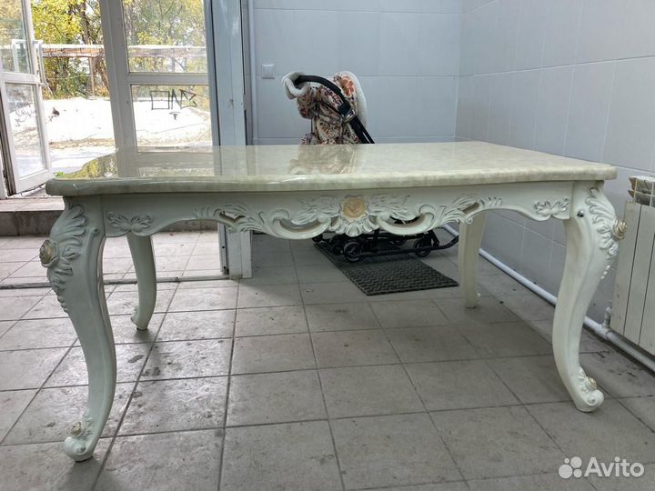 Стол мраморный