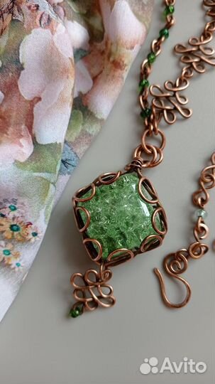 Подвеска на декоративной цепи и серьги из меди