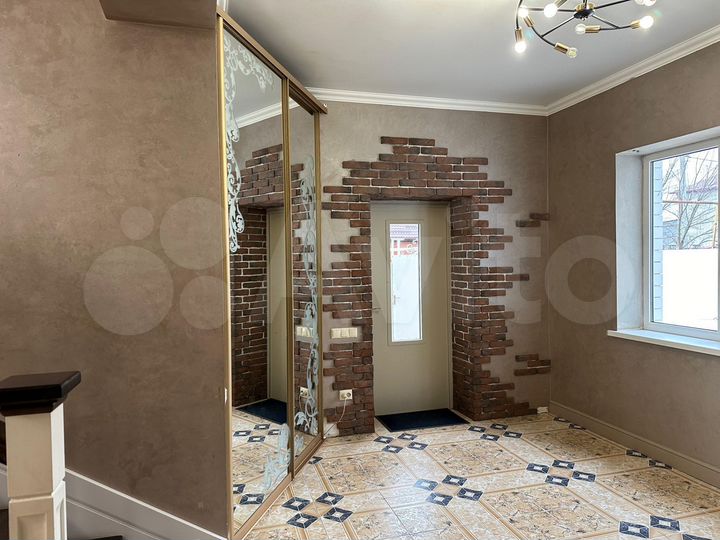 Дом 285 м² на участке 5,5 сот.