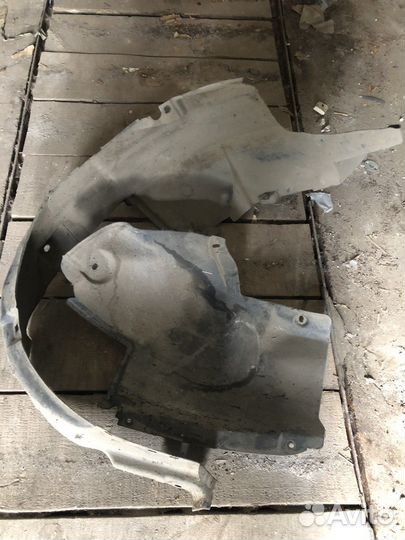 Подкрылка правая на hyunday elantra 2006