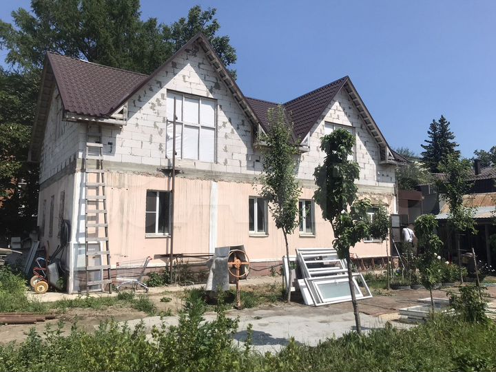 Дом 180 м² на участке 10 сот.