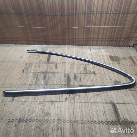 Молдинг стекла задний левый Mercedes-Benz