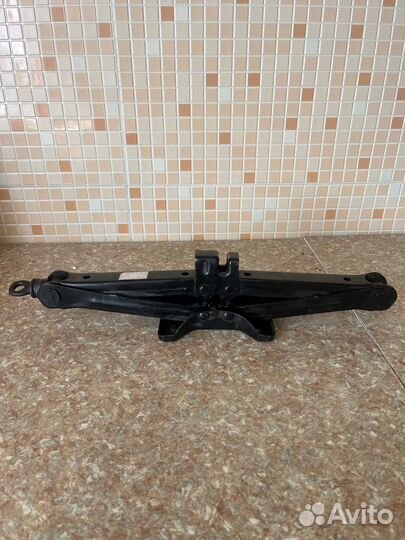 Домкрат Lifan