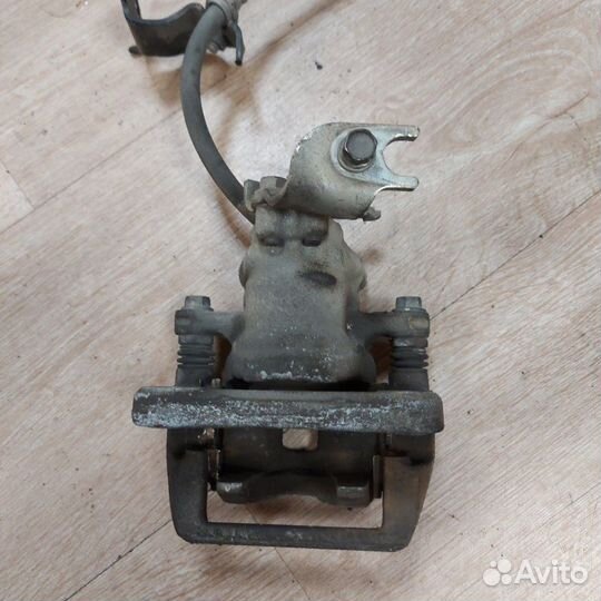 Суппорт тормозной задний правый Honda Accord 8